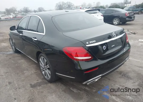 2018 Mercedes-Benz E 300 4Matic из США, поврежденный, VIN WDDZF4KBXJA436593